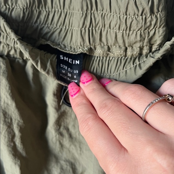 SHEIN Olive Green Skirt - Picture 3 of 4